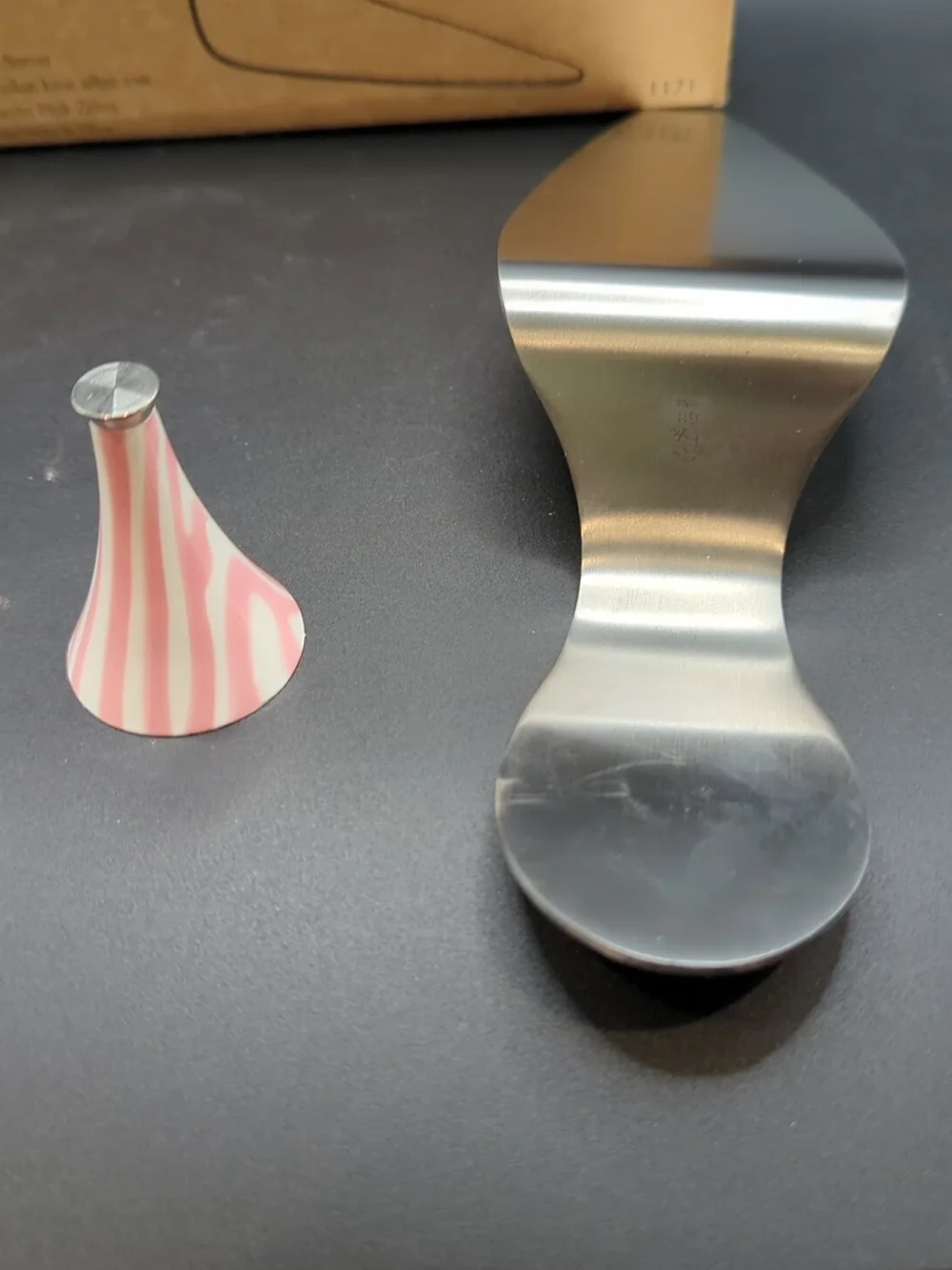 Pampered Chef- Pink Zebra High Heel Cake Server with Box- #1171- Magnetic Heel